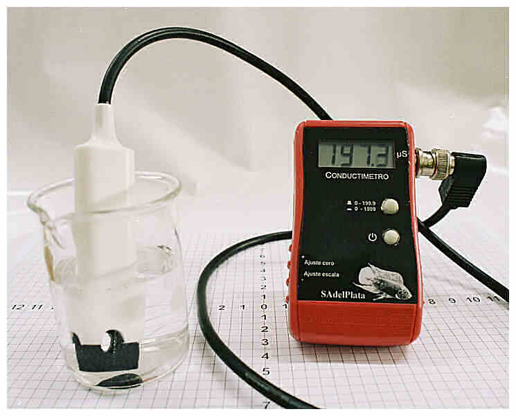 Vista final del Es un instrumento que permite la medición de la conductividad de un líquido. También son llamados ocasionalmente conductivímetros.usando una de las celdas descriptas en la parte III de este artículo.